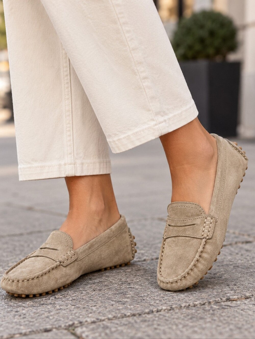 Veronica Beard Jia Penny Driving Loafers 6M Beige Taupe Suede